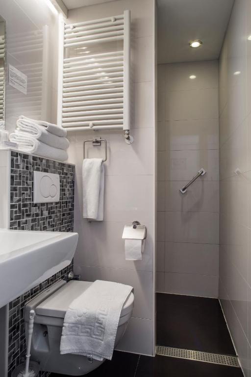 Hotel Larende photo
