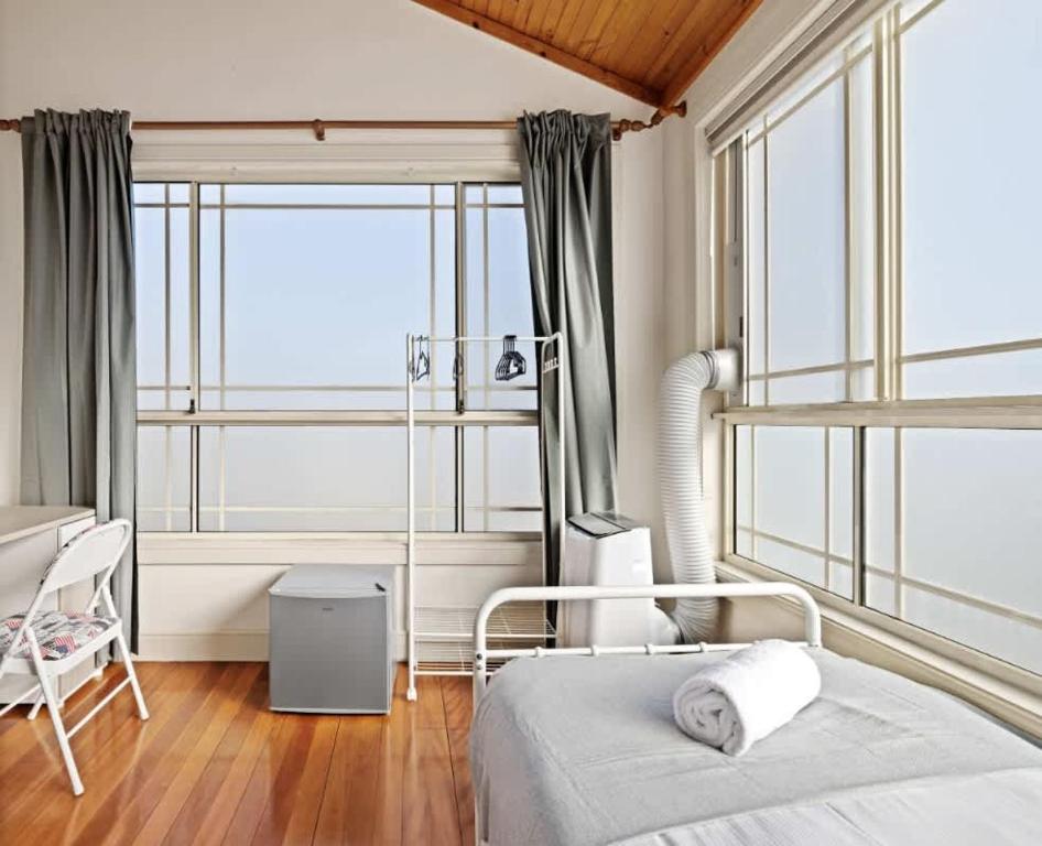 Classic Single Room - Conveniently Located at Bexley - Shared Bathroom, Sydney