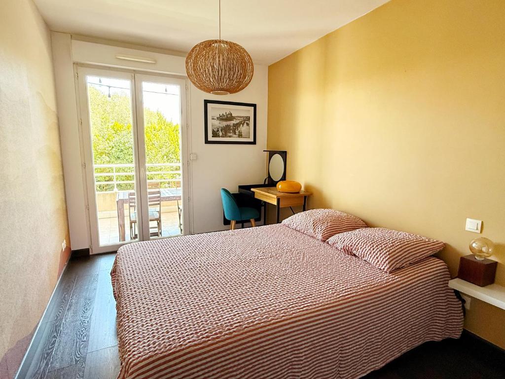 Apt with 2 bedrooms, terrace, pool & parking - 4