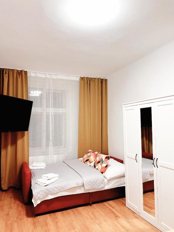 Shared lounge/TV area