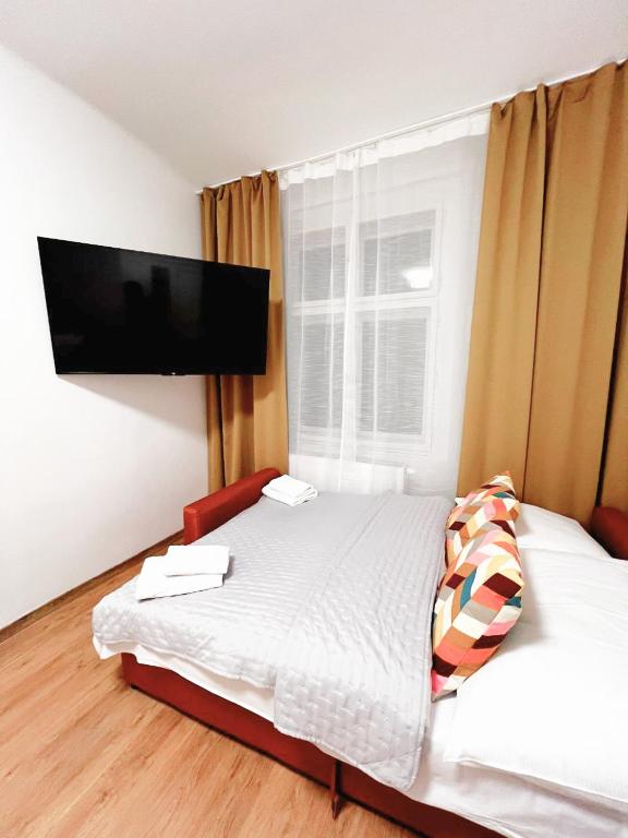 Shared lounge/TV area