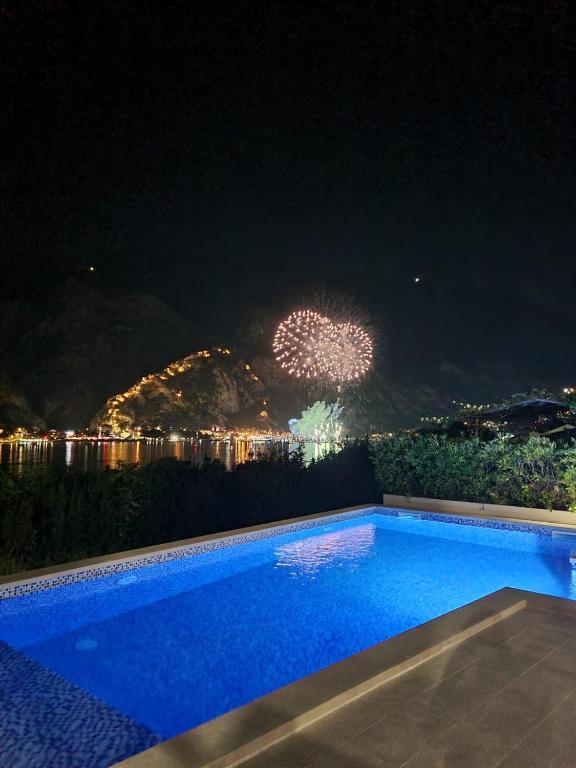 Studio apartment with heated pool, Kotor