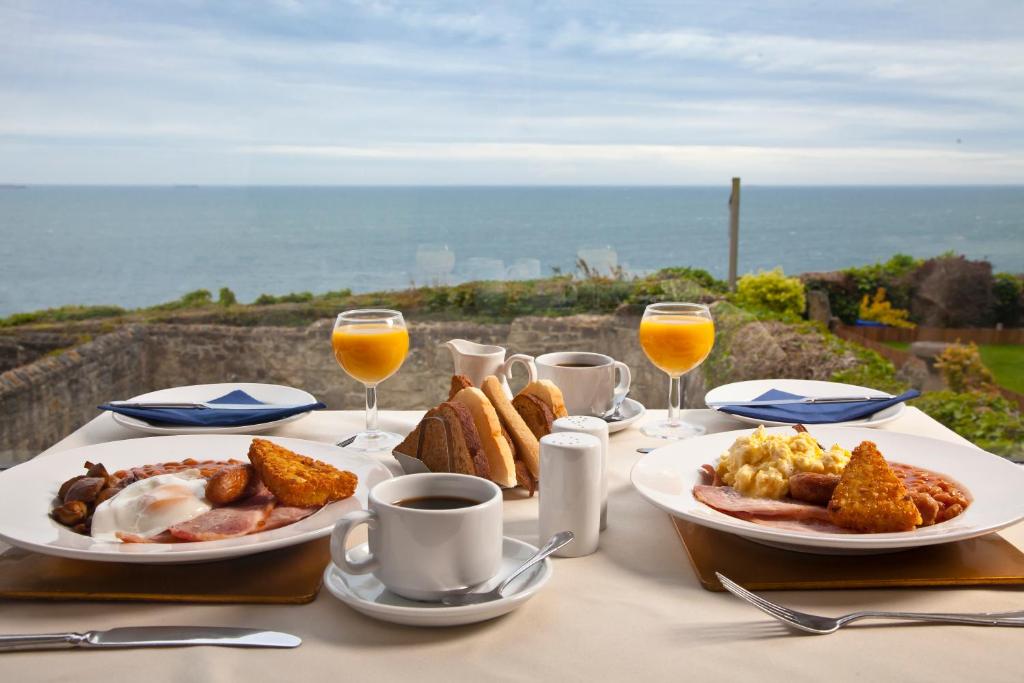 Food and beverages, The Cliff Hall in Isle of Wight