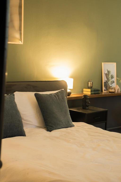 Olive by Humpback, Craiova