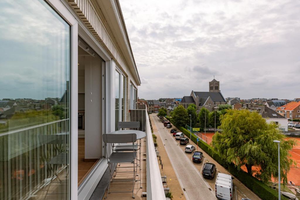 Modern Apartment with Balcony Near City Center, Ostende