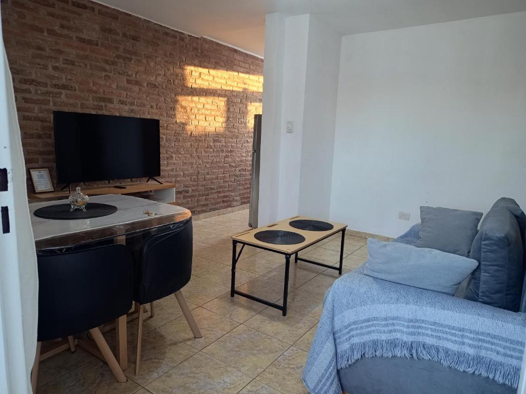 Departamento amplio en zona tranquila cercana al centro de Ezeiza - 2