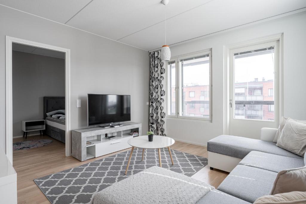 Spacious 2BR Apt with Sauna & Private Balcony with Lake View, Jyväskylä