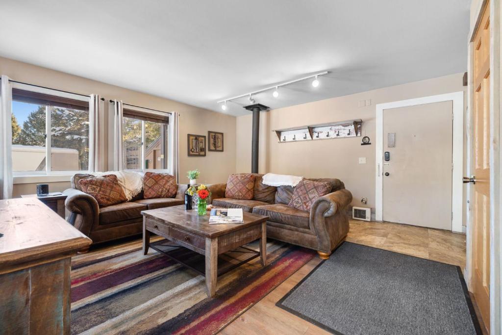 RMR: Sleeping Indian West 1 Condo in Teton Village, Teton Village