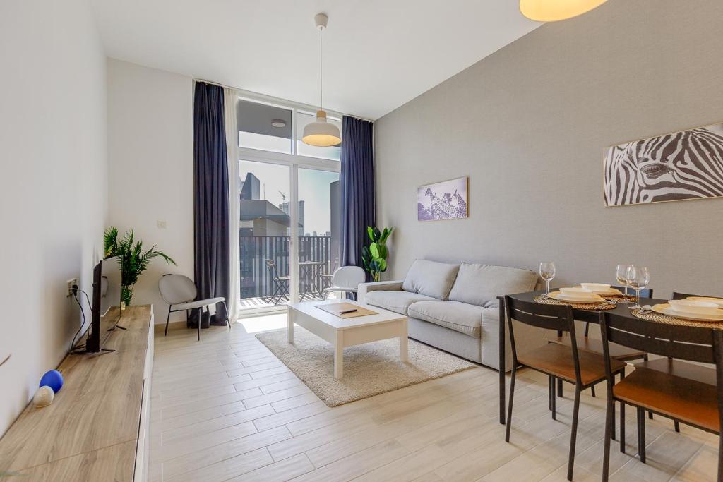 Stylish 2BR Apartment in Belgravia III A, JVC - Allsopp & Allsopp, Dubaj
