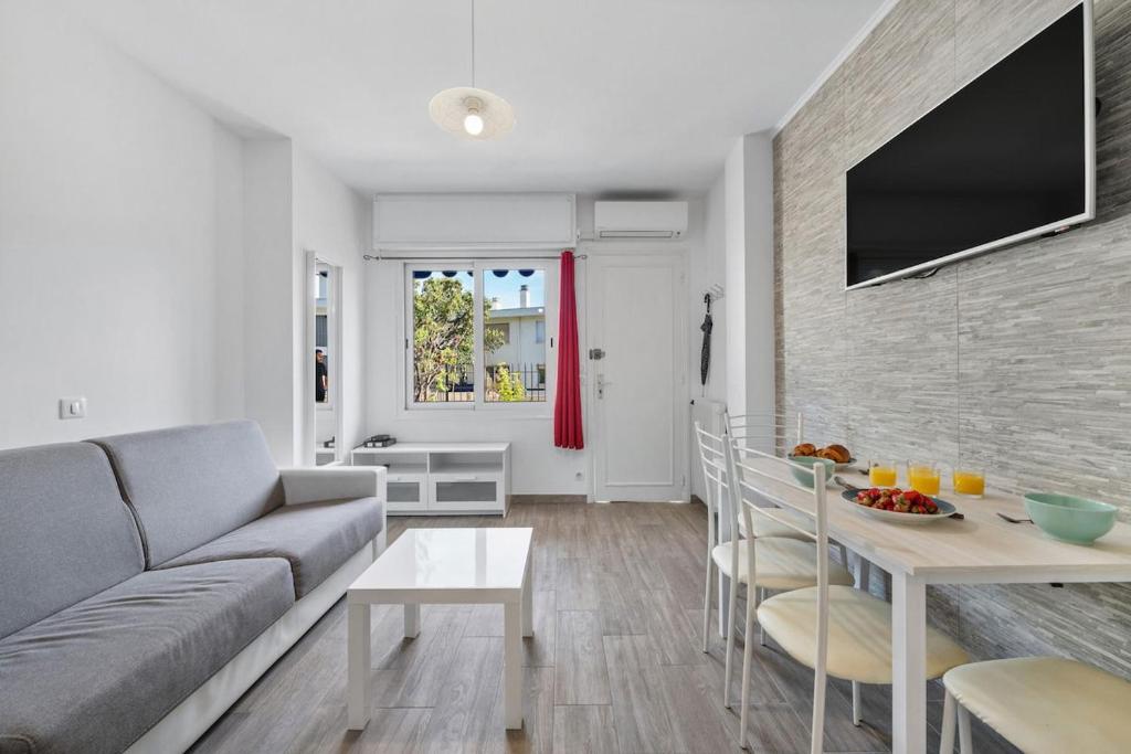 L'OISEAU BLEU - Terrasse - Parking collectif - Climatisation, Menton