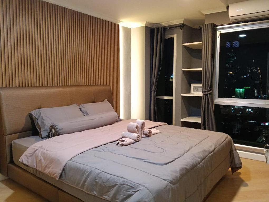 Modern 59m Sukhumvit 1BR - 31st Floor Pool - Gym, Makkasan
