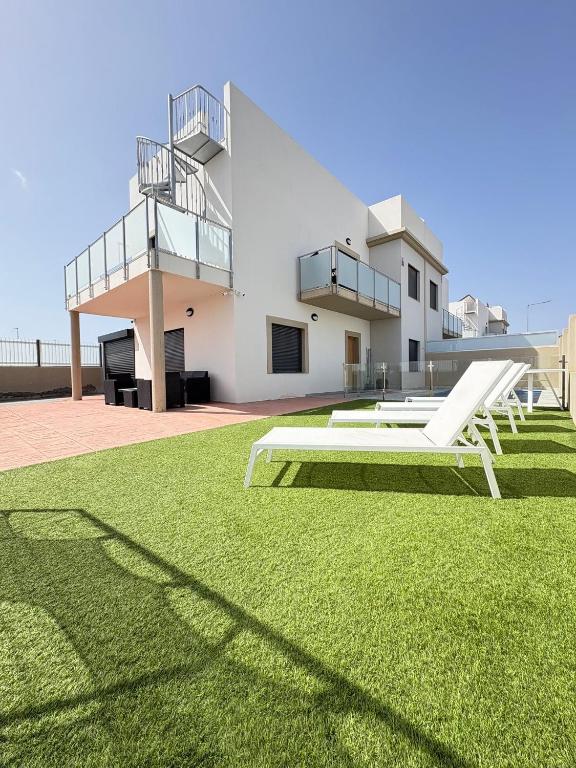 Private Luxury Villa with Pool near Golf Course & Marina - 1