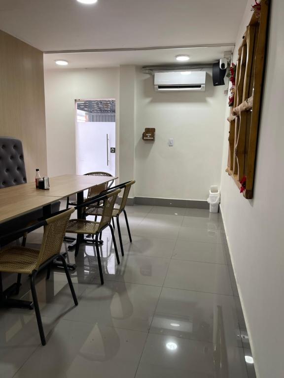 Apartamento para máx 5 personas, habitación privada con cama doble , habitación abierta con camarote y sofá cama, comodo, bonito, central, bien ubicado, en el centro de palmira - 3