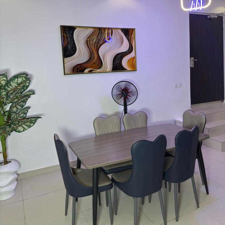 Precious Pavilion Apartment, Abudža