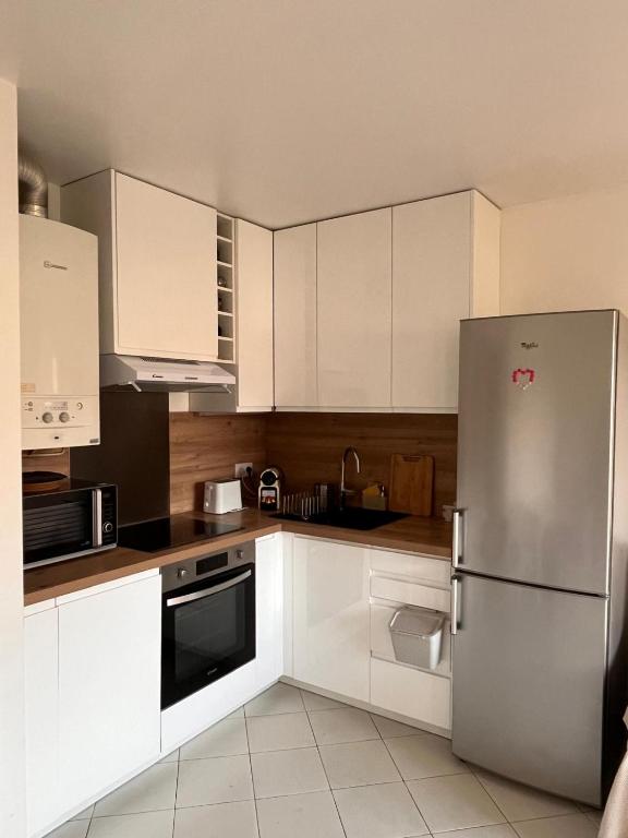 T2, 4 pers max, terrasse avec vue et parking privé, proche centre et mer - 2