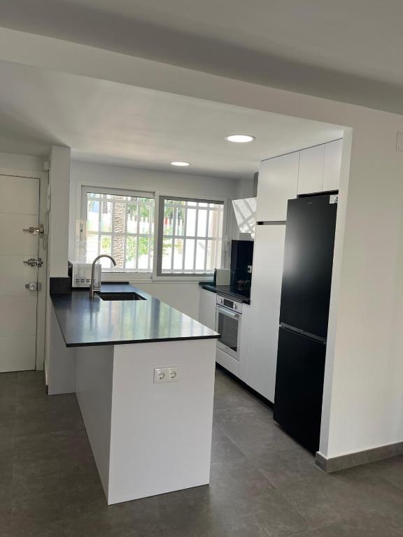 Apartamento reformado a estrenar en PAU 5 a solo 2 min de la Playa de San Juan - 3