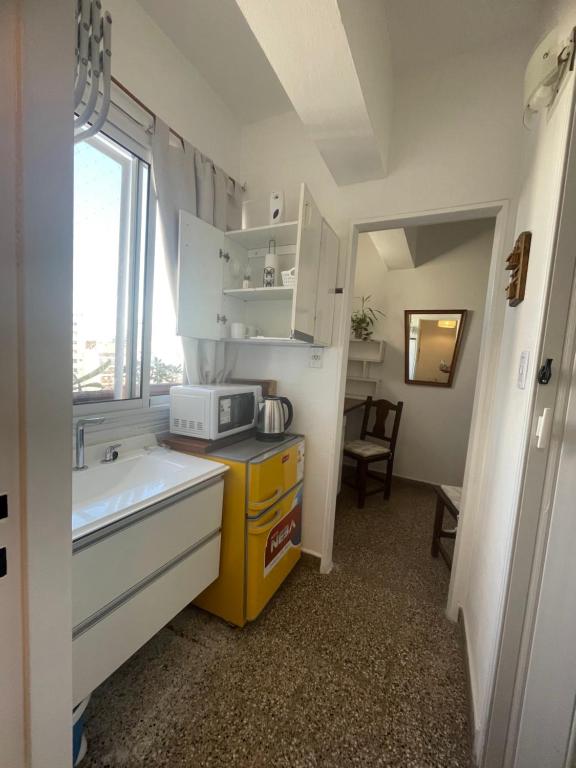 Mini depto sin cocina, tiene freidora de aire y microondas, en la mejor ubicación - 4