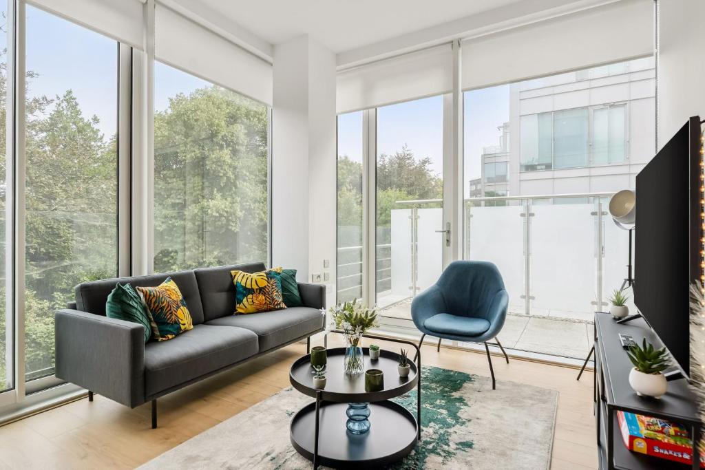 Luxury Apartment with Parking, Cinema & Game Room and Gym, Kew Bridge