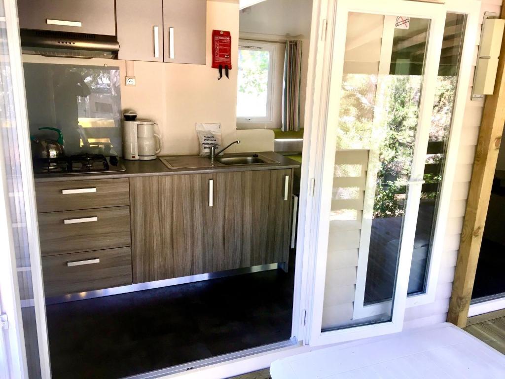 Charming Mobile Home in Argels-sur-Mer with Stunning Beach Views - 3
