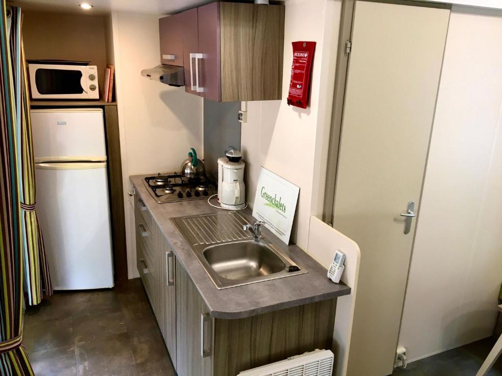 Charming Mobile Home in Argels-sur-Mer with Stunning Beach Views - 5