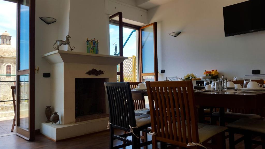 Shared lounge/TV area