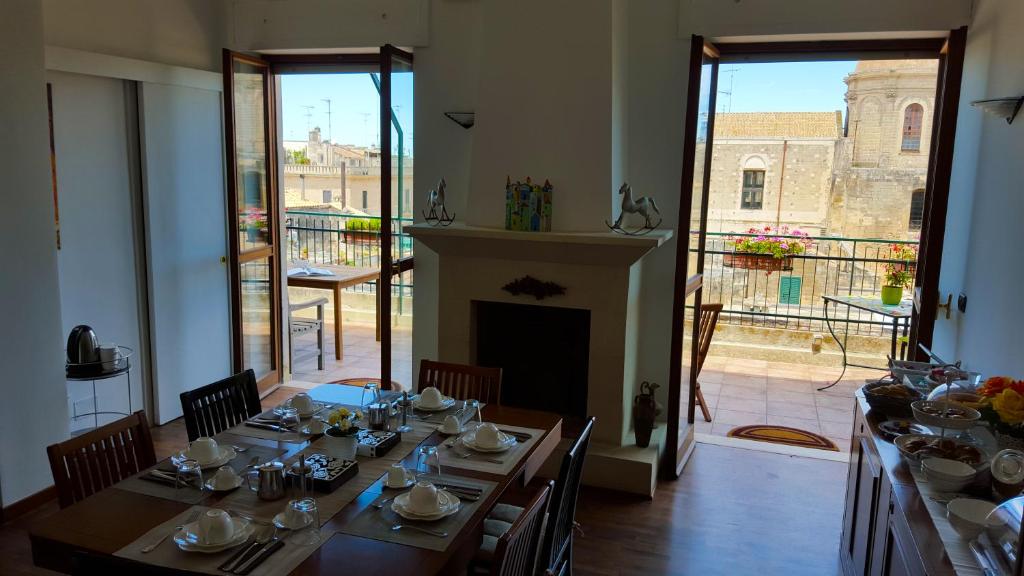 Shared lounge/TV area