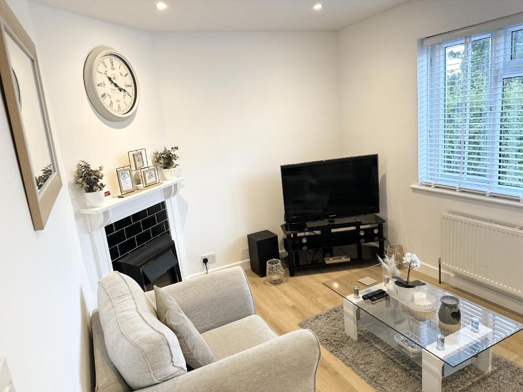 Cosy 3BR House - Hot Tub - Near Castle, National Justice Museum, Lace Market - Free WiFi & Parking - Sleeps 6, Nottingham