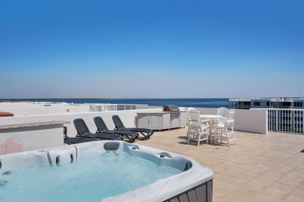 Destin West - Heron PH09 - Luxury Penthouse - Rooftop Hot Tub!, Fort Walton Beach