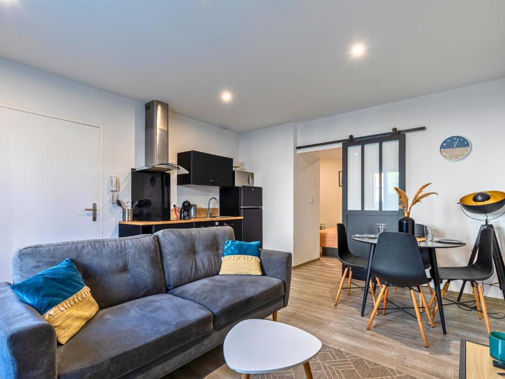 Besson Bey I - Idéal couple & pros - 8min en voiture du Festival de la BD - 14min à pied de la gare - 5min à pied du parc de Bourgines - Wifi THD - Netflix, Angoulême