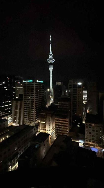 Views at Metropolis - Free Parking, Окленд