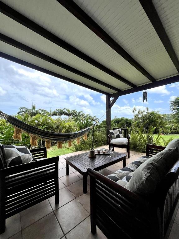 Mangue - Piscine, vue mer, plage à 150m, Deshaies