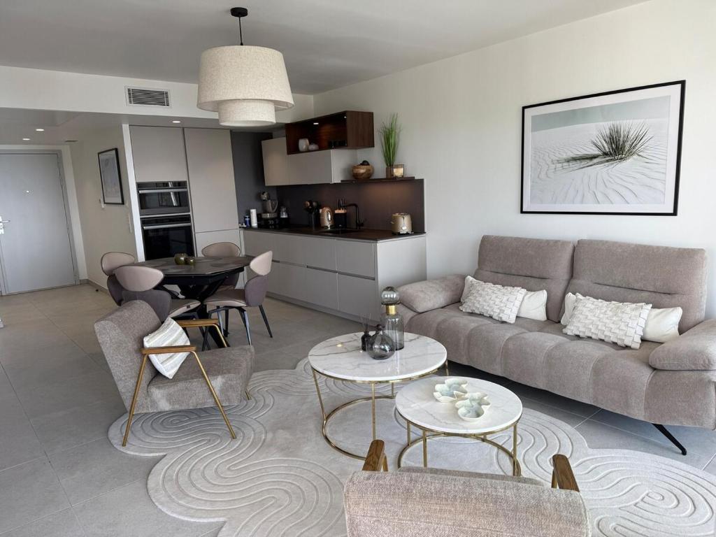 2-bedroom apartment with breathtaking ocean view - 2