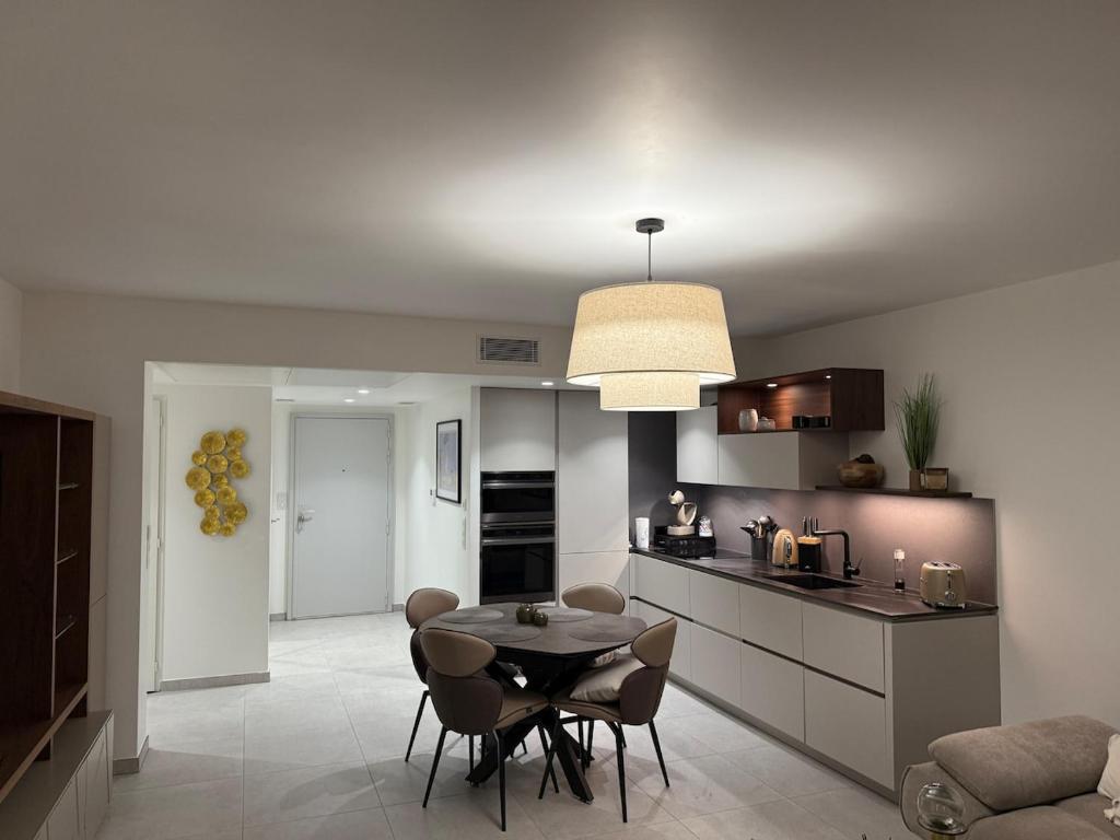 2-bedroom apartment with breathtaking ocean view - 4