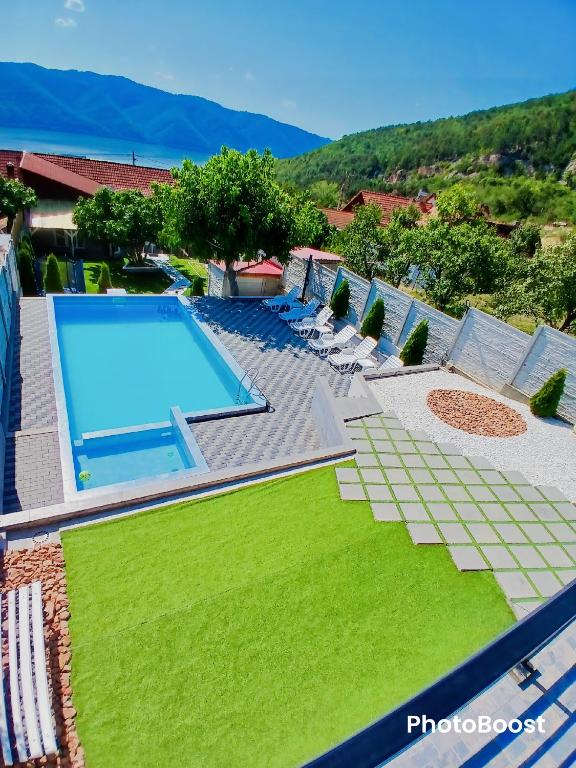 Casa Iulian, Sviniţa