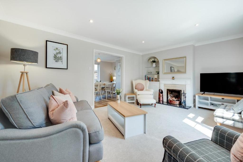 1 Lux Farm Cottages, Playford