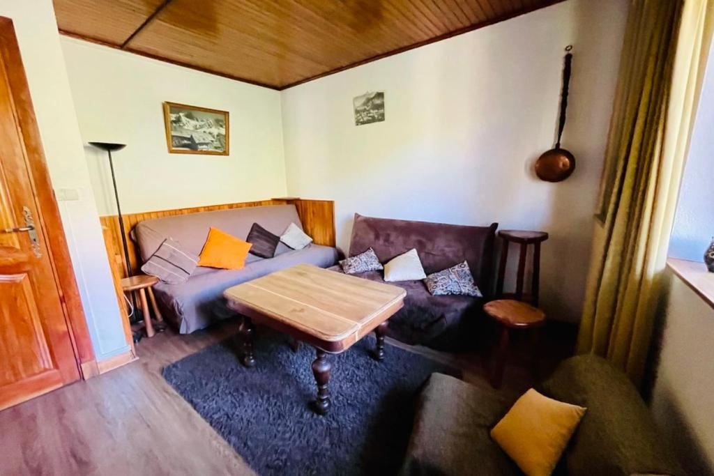 Nice Chalet With View On The Mountain - 1