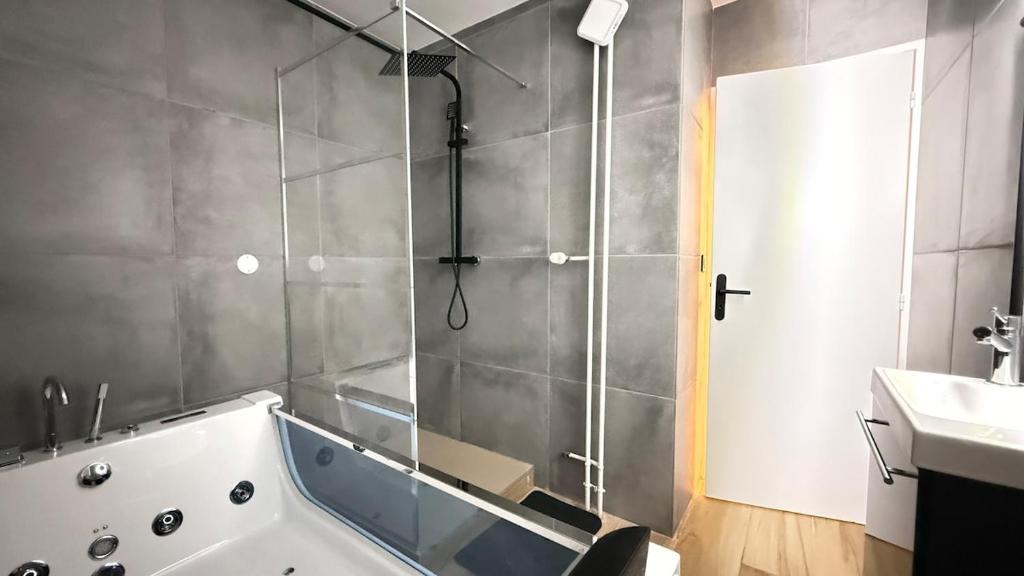 Appartement Chic avec jacuzzi - 2