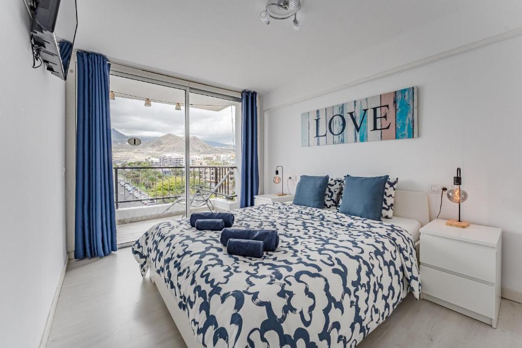 Mountain View Apartment - 2 min Walk to Beach, Arona