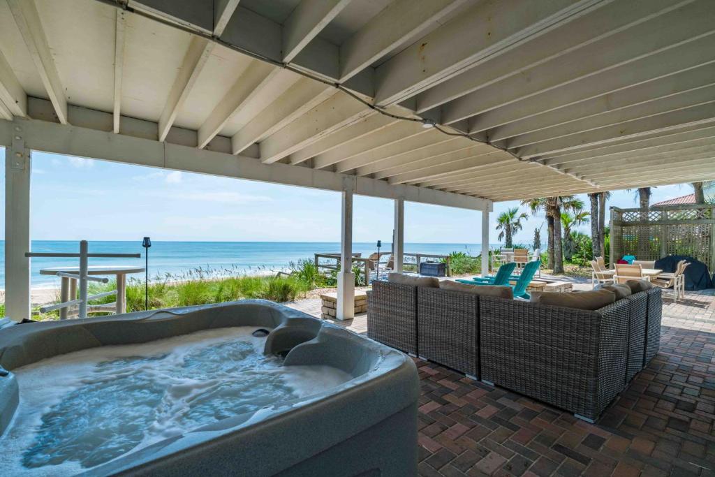Gone Coastal - Oceanfront Home with a Hotub, Ponte Vedra Beach
