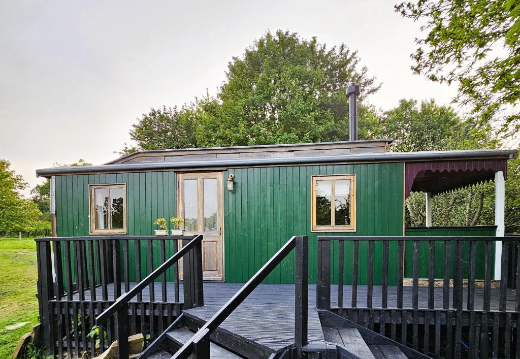 offgrid showmans caravan, Kelvedon Hatch