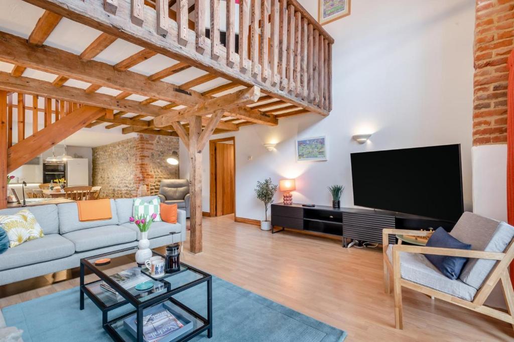 The Holkham, Roughton