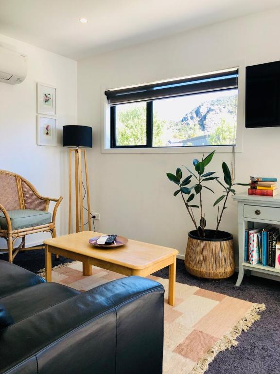 The Perch, Albert Town