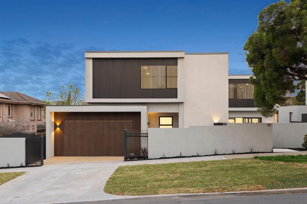 Modern Luxury Retreat With Pool, Balwyn
