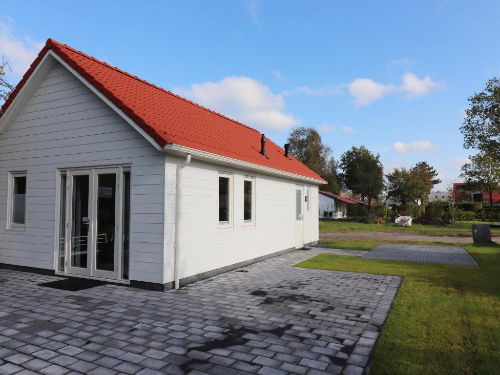Chalet in Friesland with terrace, Sint Nicolaasga