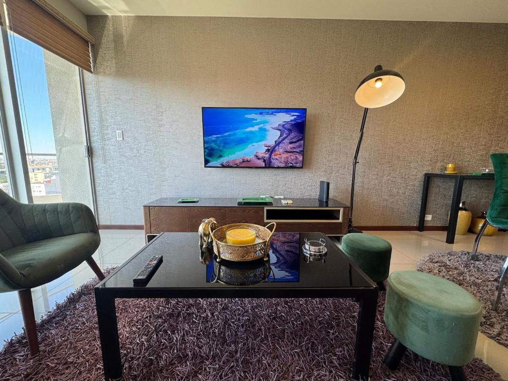 Family Apartment WiFi Large Pool Comfortable Central - 2