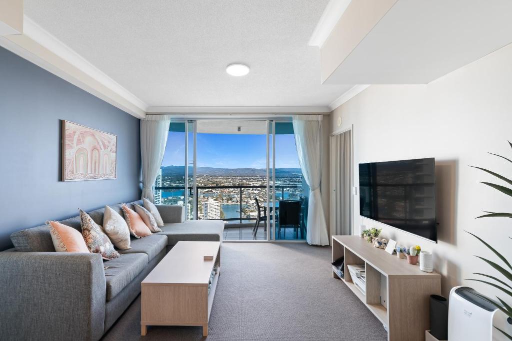 Skyline Escape 2 BR Balcony Views, Pools & Spa, Gold Coast