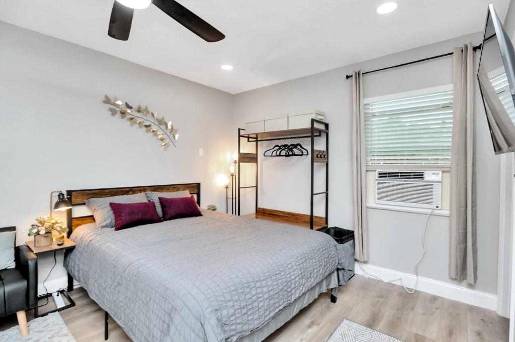 Modern Studio in Heart of the City – Newly Updated, Clearwater