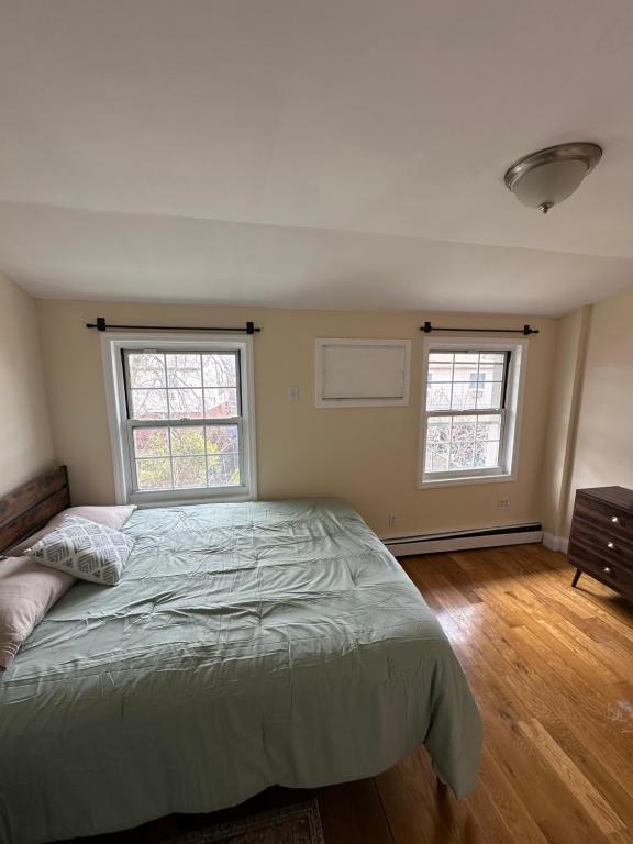 Cozy Queens Escape, Laurelton
