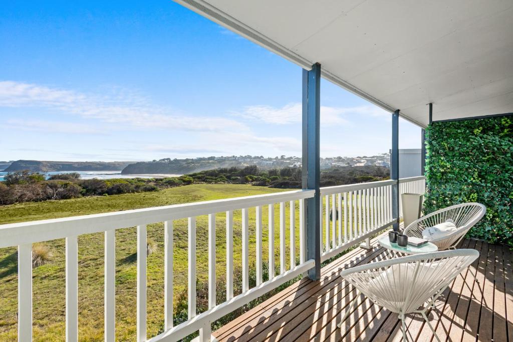 1-bedroom unit with balcony and ocean views!, Smiths Beach