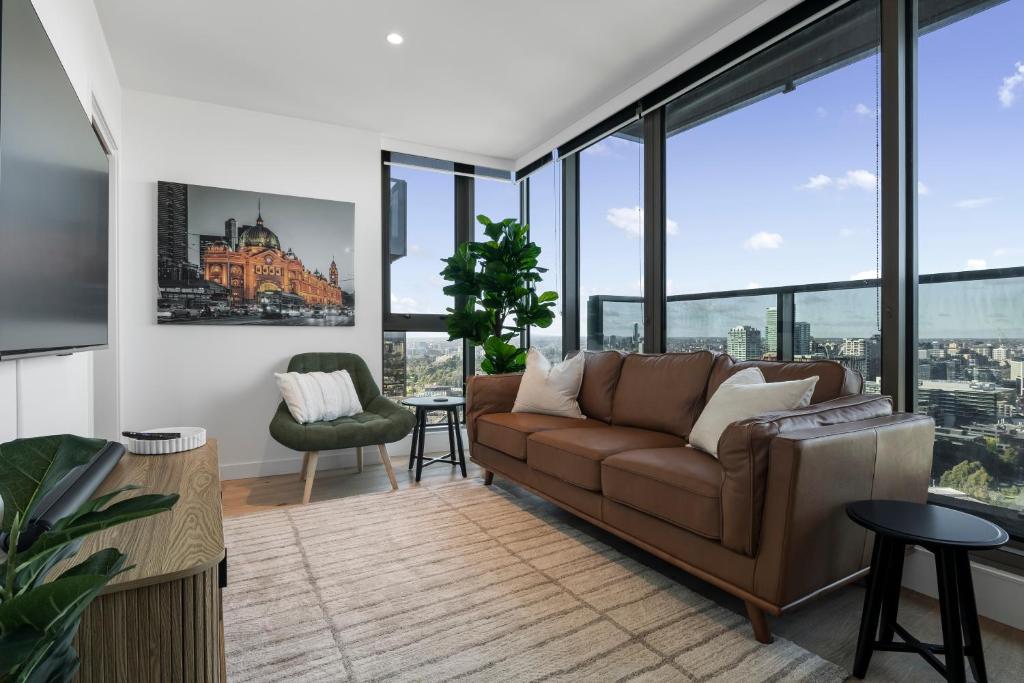 Stylish, Modern and Central 2B Apt with Stunning Views, Melbourne